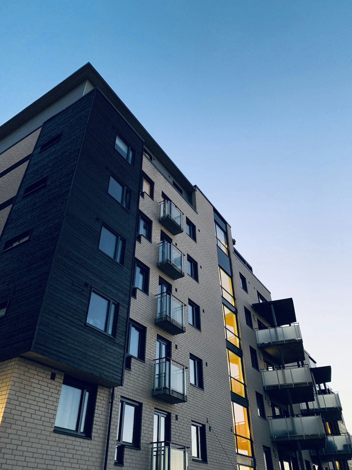 Edifício residencial de alto padrão em condomínio fechado